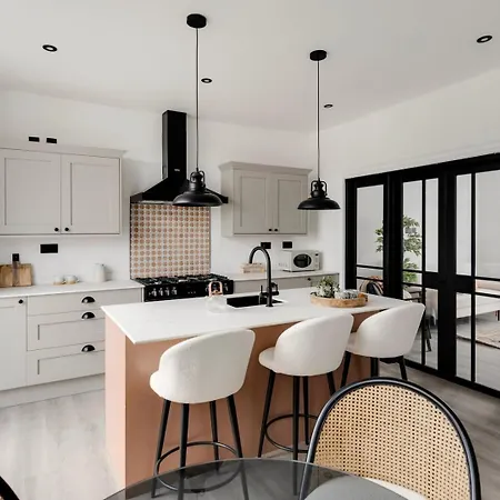 Modern And Cozy 4br Ideal For Families And Groups