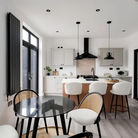 Modern And Cozy 4br Ideal For Families And Groups Bristol