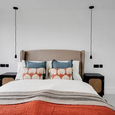 Modern And Cozy 4br Ideal For Families And Groups Apartman