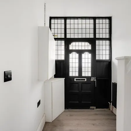 Modern And Cozy 4br Ideal For Families And Groups Apartman *