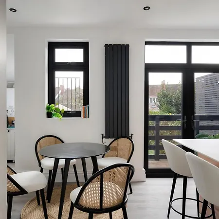 Modern And Cozy 4br Ideal For Families And Groups *