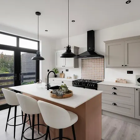 Modern And Cozy 4br Ideal For Families And Groups Bristol