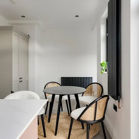Modern And Cozy 4br Ideal For Families And Groups Apartment Bristol