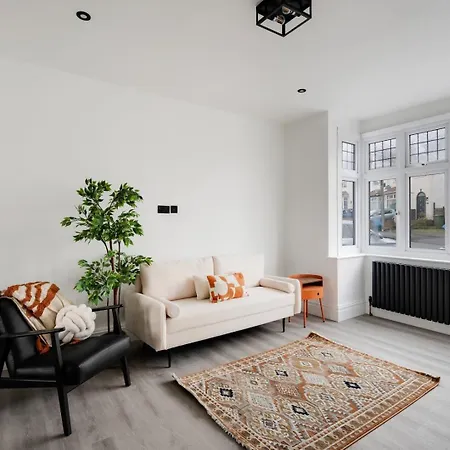 Modern And Cozy 4br Ideal For Families And Groups Apartment